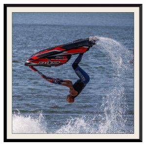 Fotografie cu acrobatii acvatice